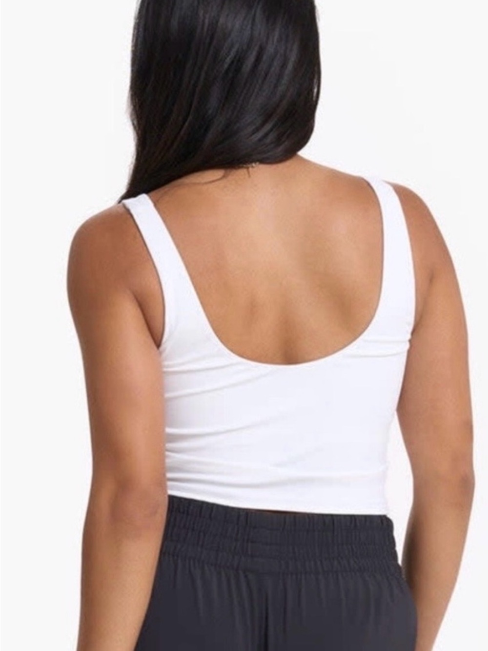 Vuori Daily Crop Tank Scoop Neck Bra Top Athleisure Size Medium White - Picture 2 of 5